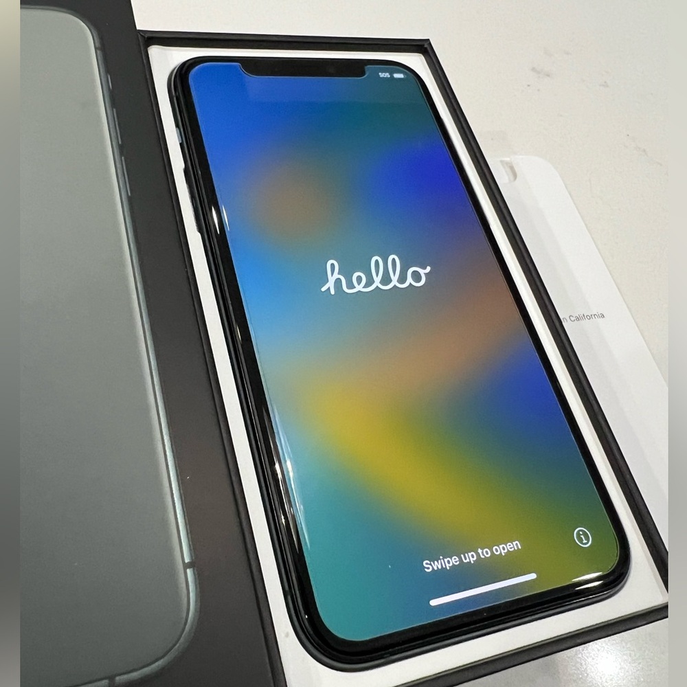 iPhone 11 Pro 256 GB with Original box- Midnight Green AT&T